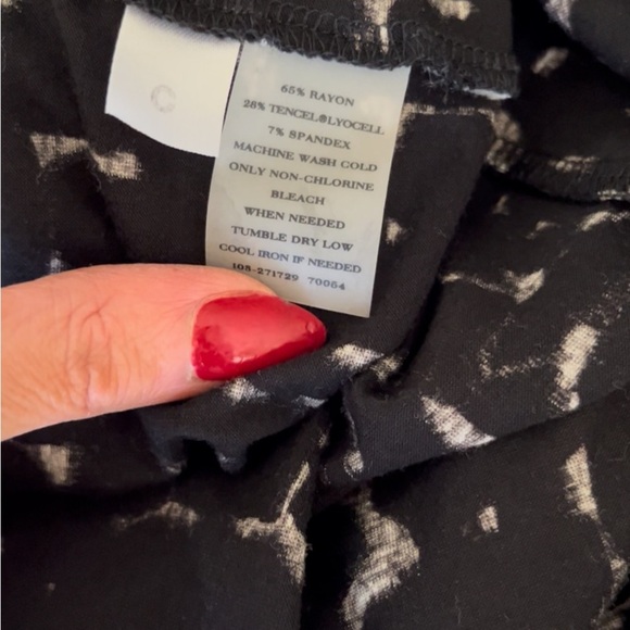 Elegant Black and White Women's Blouse - Picture 7 of 7